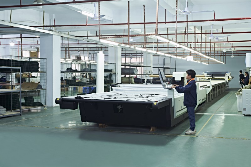 Automatic cutting machine